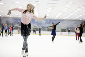 В спортивном комплексе каток будет работать и зимой, и летом. Фото: архив, «Вечерняя Москва» В спортивном комплексе каток будет работать и зимой, и летом. Фото: архив, «Вечерняя Москва»