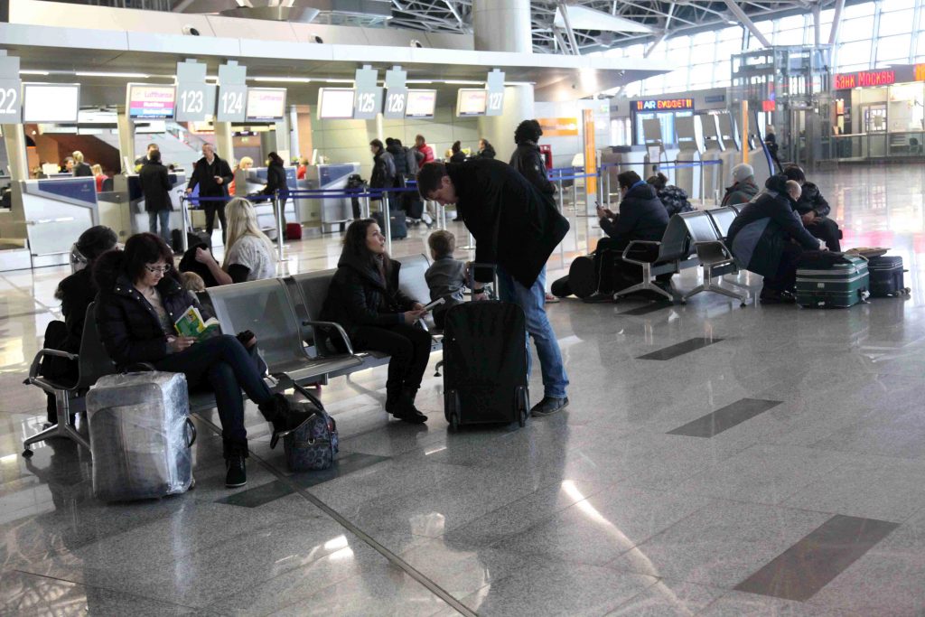 Свыше 20 рейсов отменили и задержали в двух аэропортах Москвы