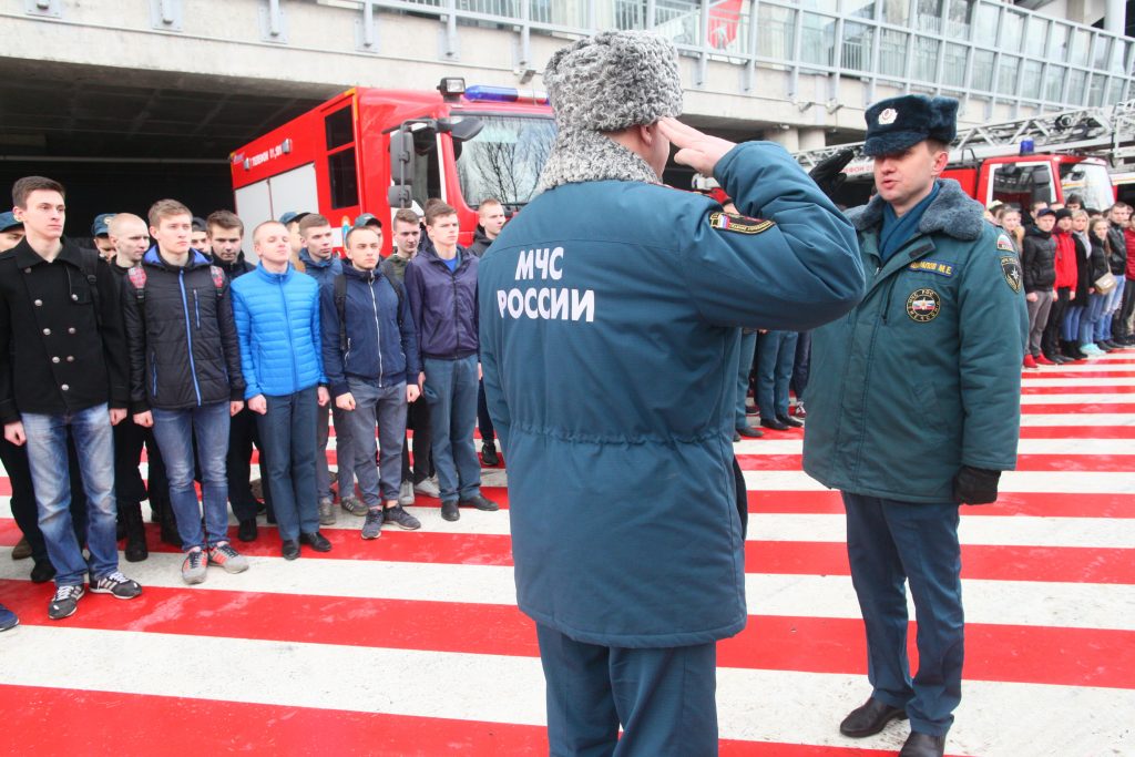 Сотрудники МЧС обеспечат безопасность москвичам