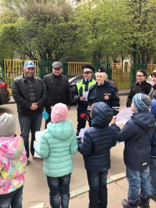 Детсадовцы и полиция на профилактической акции. Фото предоставила пресс-служба УВД по ЮАО Детсадовцы и полиция на профилактической акции. Фото предоставила пресс-служба УВД по ЮАО