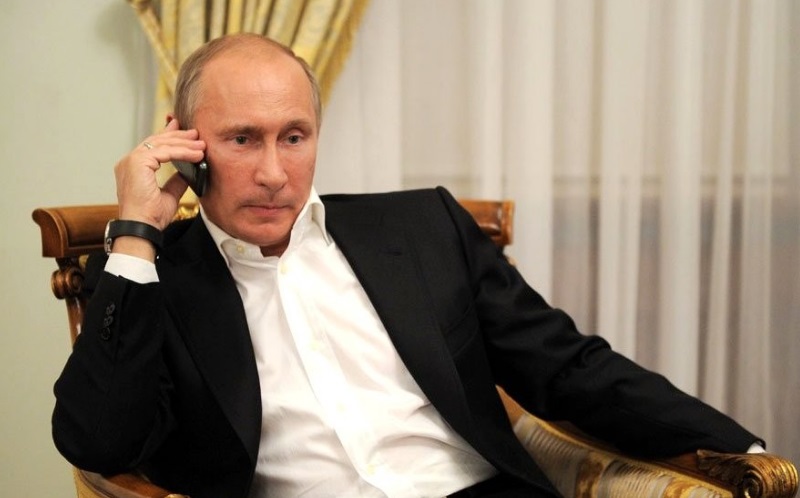Состоялись первые телефонные переговоры Владимира Путина и Эммануэля Макрона