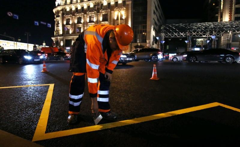 В Москве начали обновлять дорожную разметку