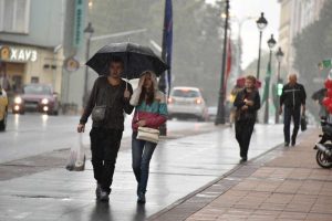 Первые дни лета будут холодными и дождливыми. Фото: «Вечерняя Москва»