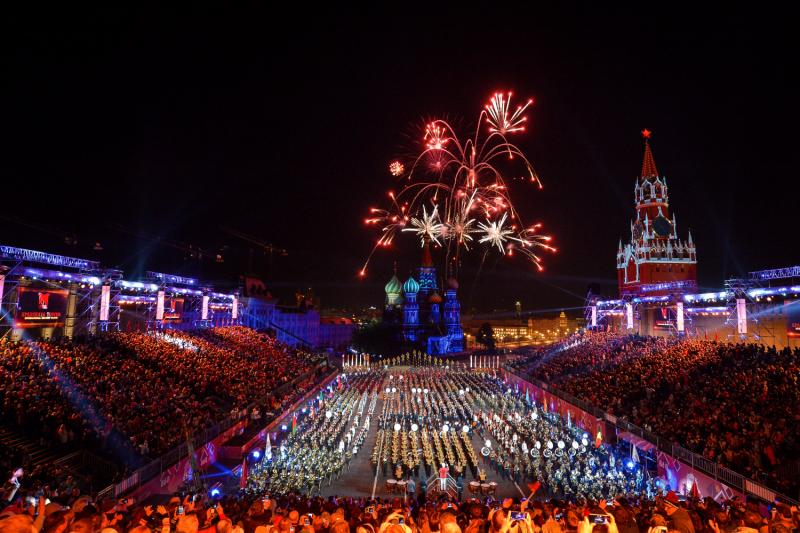 Небо Москвы в День Победы украсят десять тысяч фейерверков