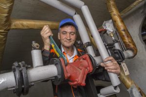 1 мая в Москве начали постепенно отключать отопление в зданиях. Фото: Сара Зицерман 1 мая в Москве начали постепенно отключать отопление в зданиях. Фото: Сара Зицерман