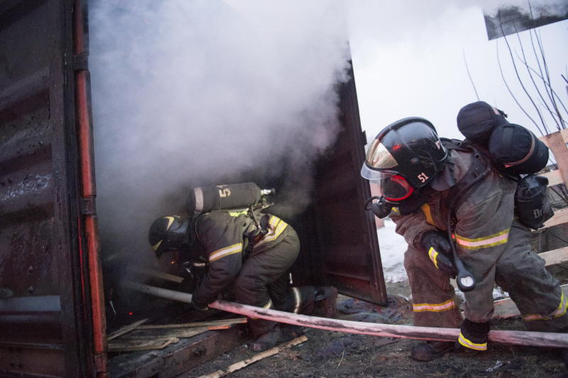 Сотрудники МЧС ликвидировали пожар в троллейбусе на юго-западе Москвы