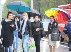 В Москве потеплеет, но ожидаются дожди. Фото: Александр Кожохин, «Вечерняя Москва»