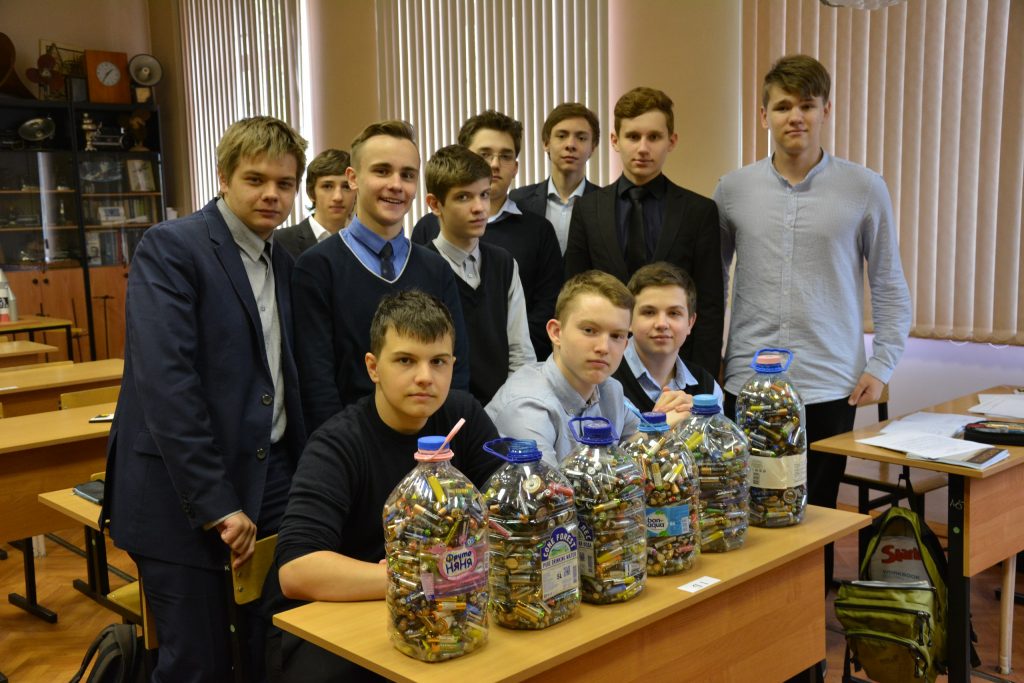 Ученики гимназии «Ника» собрали 50 килограммов батареек