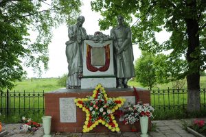 10 июня 2017 года. Братская могила в деревне Чертаново, где похоронены 602 советских воина 10 июня 2017 года. Братская могила в деревне Чертаново, где похоронены 602 советских воина