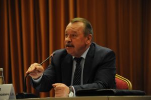 31 мая 2017 года. Префект Южного административного округа Алексей Челышев на встрече с жителями. Фото: Пелагия Замятина 31 мая 2017 года. Префект Южного административного округа Алексей Челышев на встрече с жителями. Фото: Пелагия Замятина