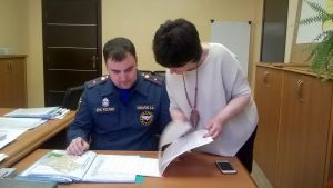 Спасатели проведут консультации с администрациями школ. Фото: пресс-служба Управления МЧС по ЮАО Спасатели проведут консультации с администрациями школ. Фото: пресс-служба Управления МЧС по ЮАО