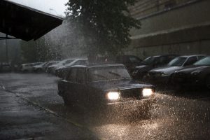 Сильный дождь может привести к росту числа ДТП. Фото: Анна Иванцова Сильный дождь может привести к росту числа ДТП. Фото: Анна Иванцова