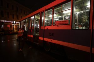 Ночной маршрут трамвая №3. Станция метро «Чистые пруды» — Улица Академика Янгеля. Фото: архив, «Вечерняя Москва» Ночной маршрут трамвая №3. Станция метро «Чистые пруды» — Улица Академика Янгеля. Фото: архив, «Вечерняя Москва»