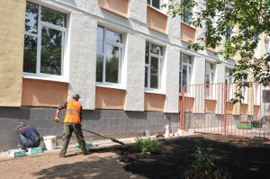 На территории школы к 20 августа высадят новые деревья и сделают газон. Фото: архив, «Вечерняя Москва»