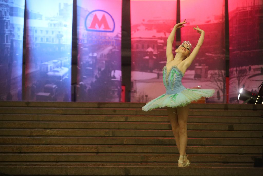Свыше 200 зрителей посмотрели балет на станции метро «Новослободская»