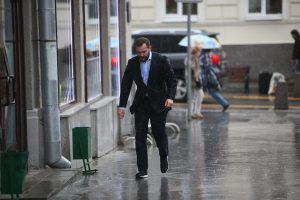 Москвичи успели привыкнуть к ненастью. Фото: Павел Волков Москвичи успели привыкнуть к ненастью. Фото: Павел Волков