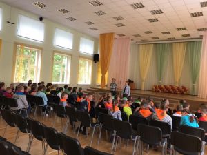 6 июня. Школьники на встрече с инспекторами ГИБДД. Фото: пресс-служба УВД по ЮАО 6 июня. Школьники на встрече с инспекторами ГИБДД. Фото: пресс-служба УВД по ЮАО