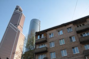 В столице планируется снести около 4,5 тысячи старых пятиэтажек и заменить их новыми современными домами. Фото: Павел Волков В столице планируется снести около 4,5 тысячи старых пятиэтажек и заменить их новыми современными домами. Фото: Павел Волков
