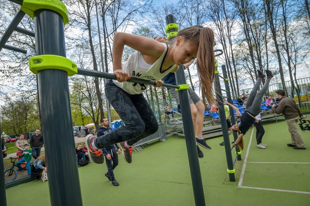 Спортивную площадку благоустроят во дворе на Нагатинском бульваре