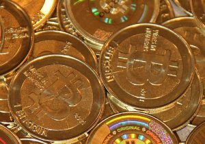 ЦБ РФ работает над урегулированием обращения биткоинов на территории страны. Фото: Mike Cauldwell, «Википедия» ЦБ РФ работает над урегулированием обращения биткоинов на территории страны. Фото: Mike Cauldwell, «Википедия»