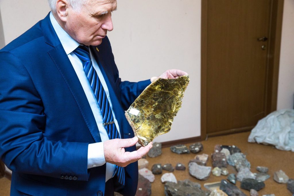 Реставраторы ВДНХ нашли утерянную коллекцию минералов