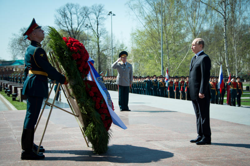 Владимир Путин почтил память участников Великой Отечественной войны