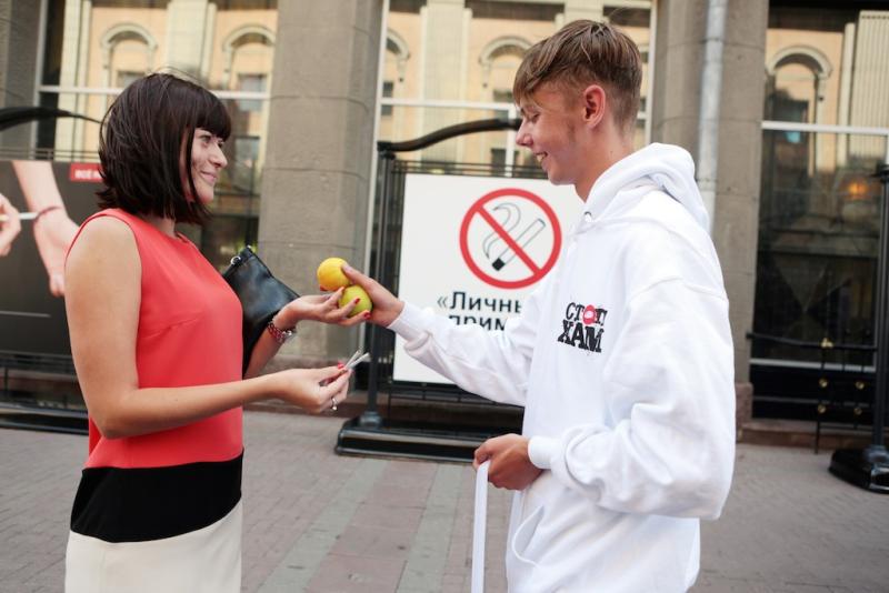 Молодые парламентарии Чертанова Северного предложили обменять сигареты на конфеты