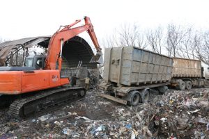 Москва ежегодно вывозит от 17 миллионов тонн отходов. Фото: Дмитрий Рухлецкий