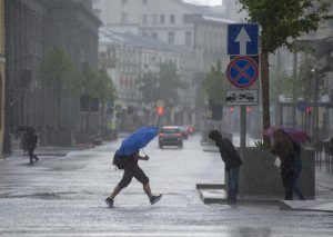 Москвичей снова предупредили о непогоде. Фото: Артем Житенев