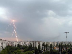 Как действовать в случае возникновения грозы. Фото: Пресс-служба Управления по ЮАО Департамента ГО С и ПБ