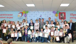 Общее фото победителей. Фото: Отдел по работе со СМИ "Центра патриотического воспитания и школьного спорта" Департамента образования