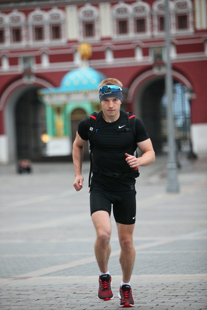 1 июля 2017 года. Никита Анисимов начал забег от Красной площади, а закончит в Санкт-Петербурге через 13 дней. Фото: Павел Волков