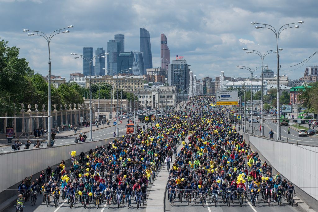 Около 10 тысяч москвичей приняли участие в заезде велосипедистов