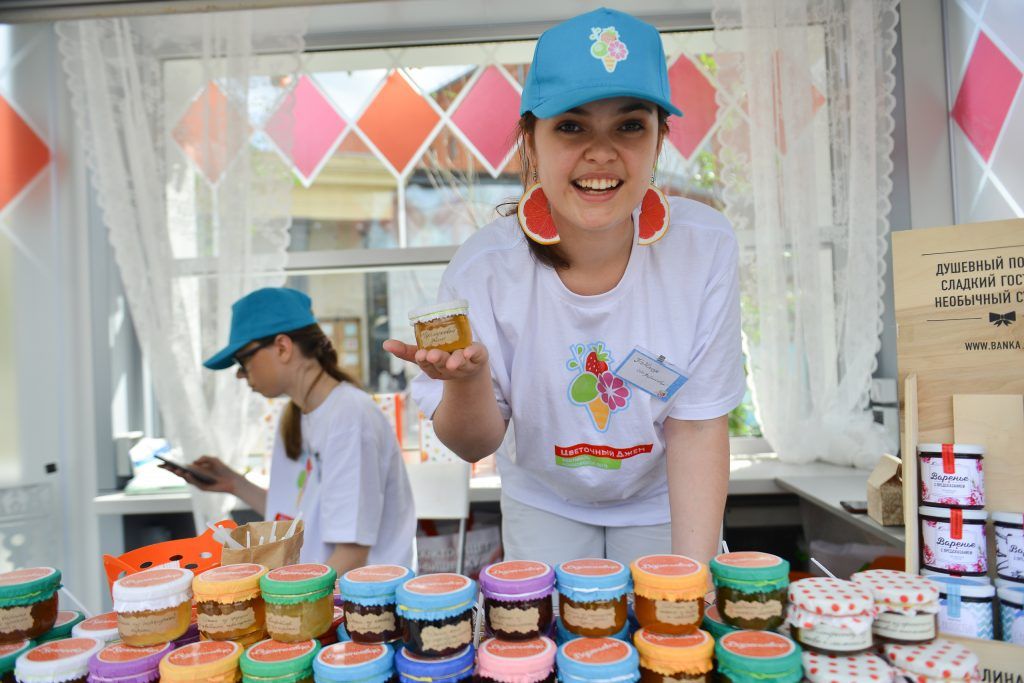Свыше 150 тысяч банок варенья и 46 тонн печенья купили на фестивале «Московское лето»