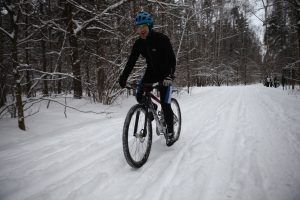 Спрос на двухколесный транспорт держится круглый год. Фото: Павел Волков