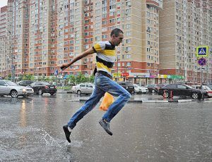 Пока дожди не собираются покидать Москву. Фото: Фото: Александр Кожохин