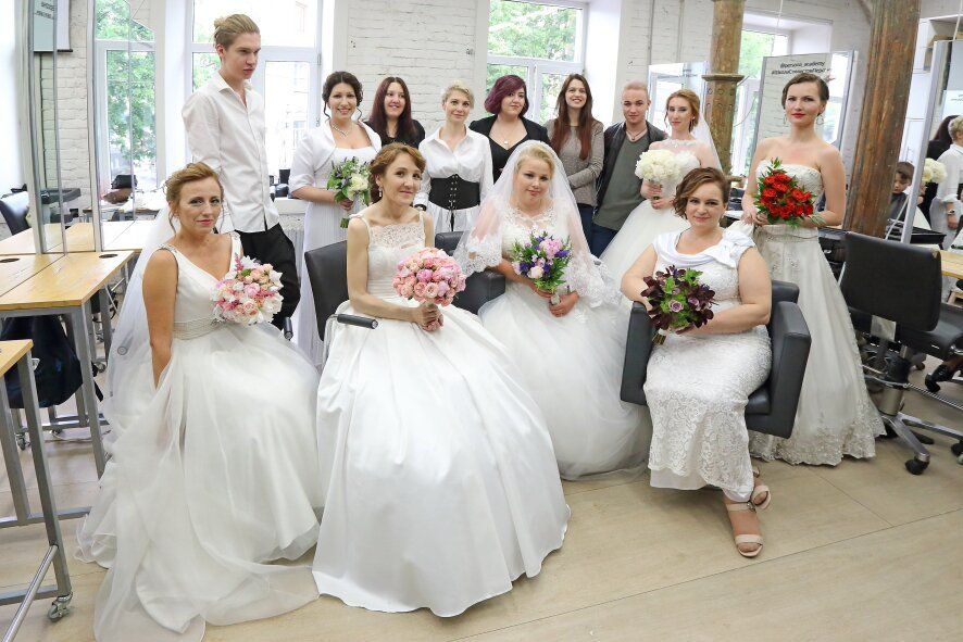 Семь супружеских пар из Москвы сыграли большую свадьбу