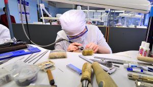 Студент московского колледжа из Южного округа завоевал золотую медаль на Чемпионате по ювелирному искусству. Фото: официальный портал мэра и Правительства Москвы. Студент московского колледжа из Южного округа завоевал золотую медаль на Чемпионате по ювелирному искусству. Фото: официальный портал мэра и Правительства Москвы.