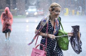 Дождь в столице не отступает. Фото: Наталья Феоктистова, «Вечерняя Москва» Дождь в столице не отступает. Фото: Наталья Феоктистова, «Вечерняя Москва»