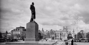 Впервые перед Белорусским вокзалом монумент смонтировали в 1951 году. Фото: mos.ru Впервые перед Белорусским вокзалом монумент смонтировали в 1951 году. Фото: mos.ru