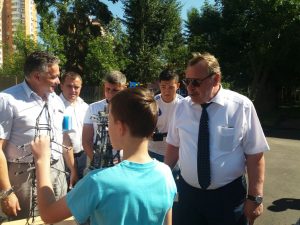 16 августа 2017 года. Префект Алексей Челышев во время посещения благоустроенной территории детско-юношеского центра «Виктория» 16 августа 2017 года. Префект Алексей Челышев во время посещения благоустроенной территории детско-юношеского центра «Виктория»