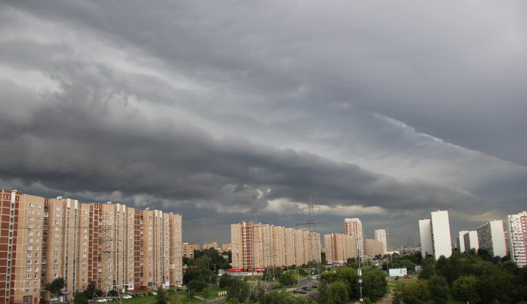 28 июля 2017 года. Шкваловые облака над районом Москворечье-Сабурово. Фото: Филипп Романов