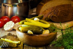 27 августа 2017 года. Квашеные огурчики отличаются тем, что их вкус кардинально отличается и от соленых, и от маринованных. Фото: Валентин Звегинцев 27 августа 2017 года. Квашеные огурчики отличаются тем, что их вкус кардинально отличается и от соленых, и от маринованных. Фото: Валентин Звегинцев