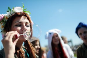 Шоу мыльных пузырей организуют в дендропарке. Фото: архив, «Вечерняя Москва» Шоу мыльных пузырей организуют в дендропарке. Фото: архив, «Вечерняя Москва»