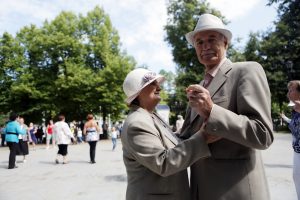 Фестиваль для жителей старшего поколения пройдет на восьми площадках в ЮАО. Фото: архив, «Вечерняя Москва» Фестиваль для жителей старшего поколения пройдет на восьми площадках в ЮАО. Фото: архив, «Вечерняя Москва»