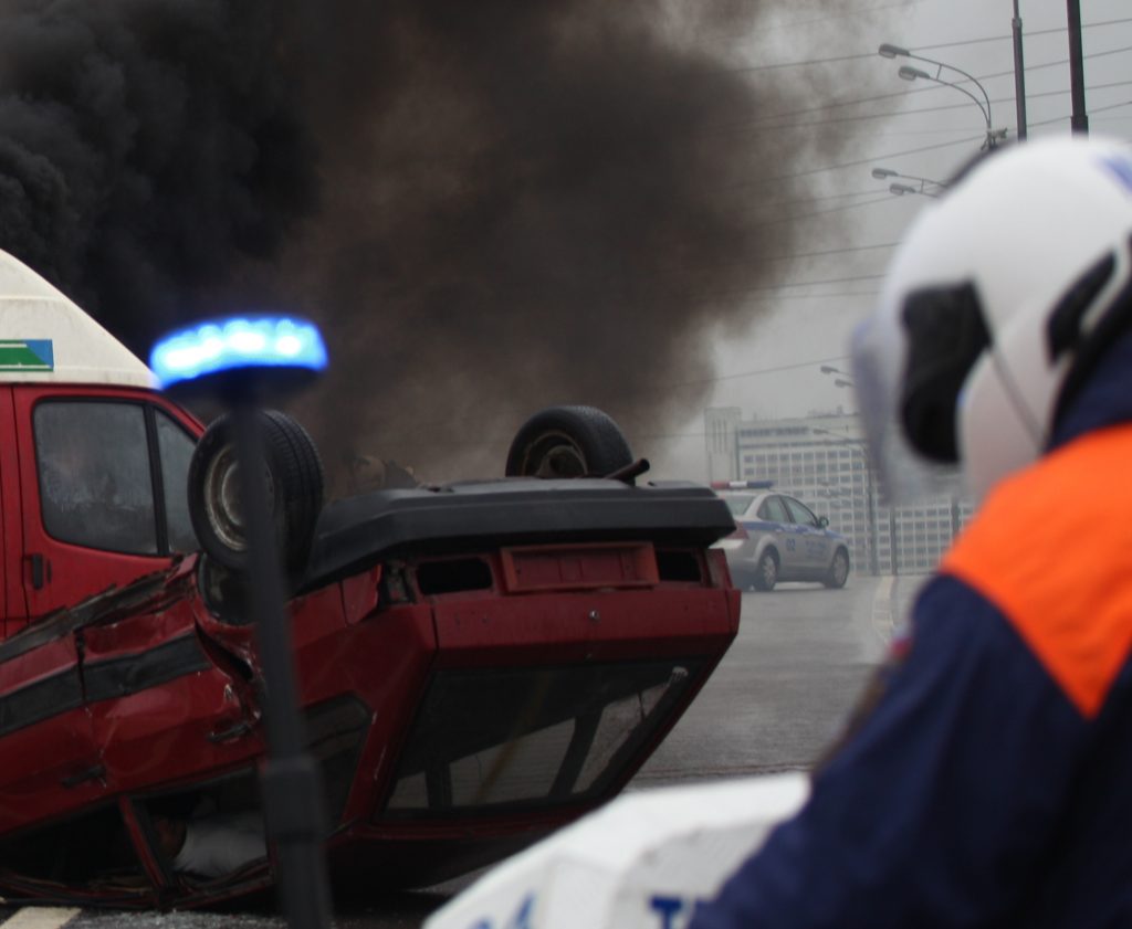 На юге Москвы выясняют причины массового ДТП с пожаром