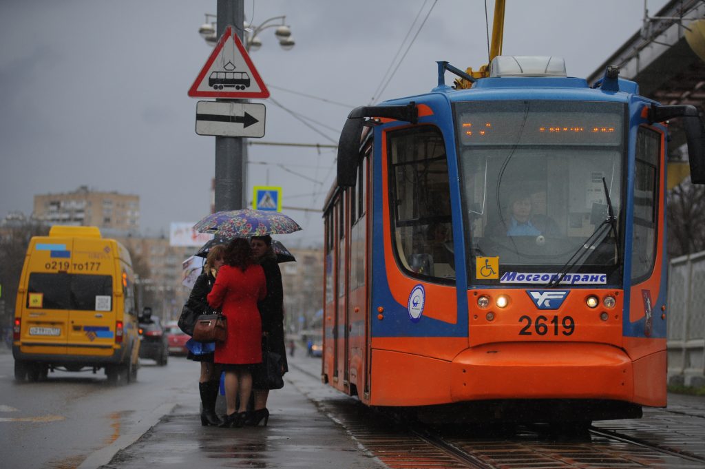 Непогода: автомобилистам Москвы посоветовали сесть на автобусы