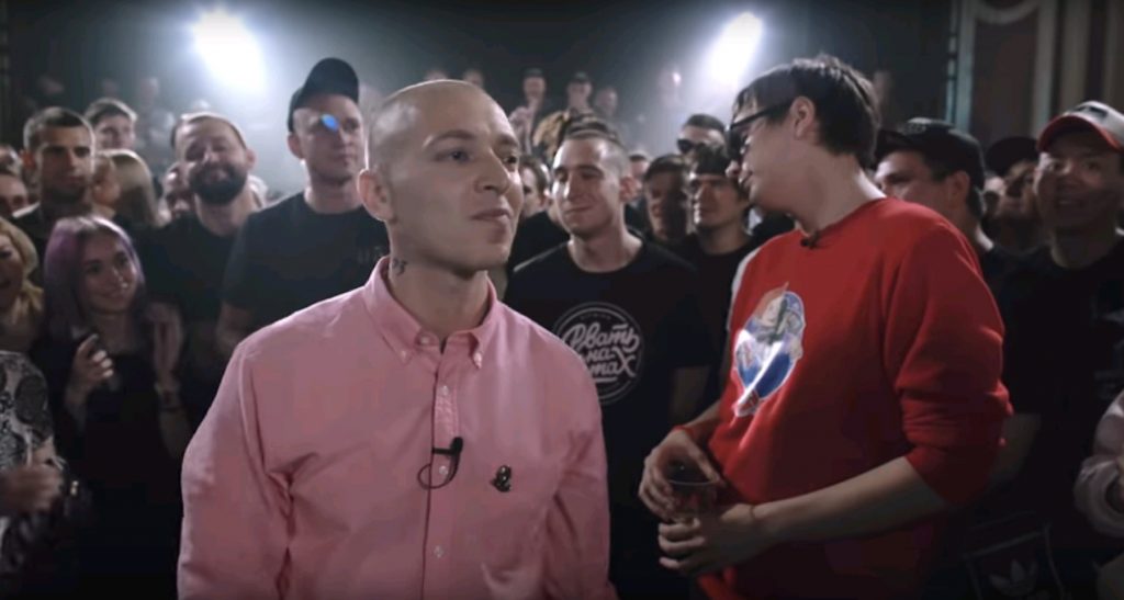 Рэп-батл Oxxxymiron против Гнойного. Фото: скриншот с видео