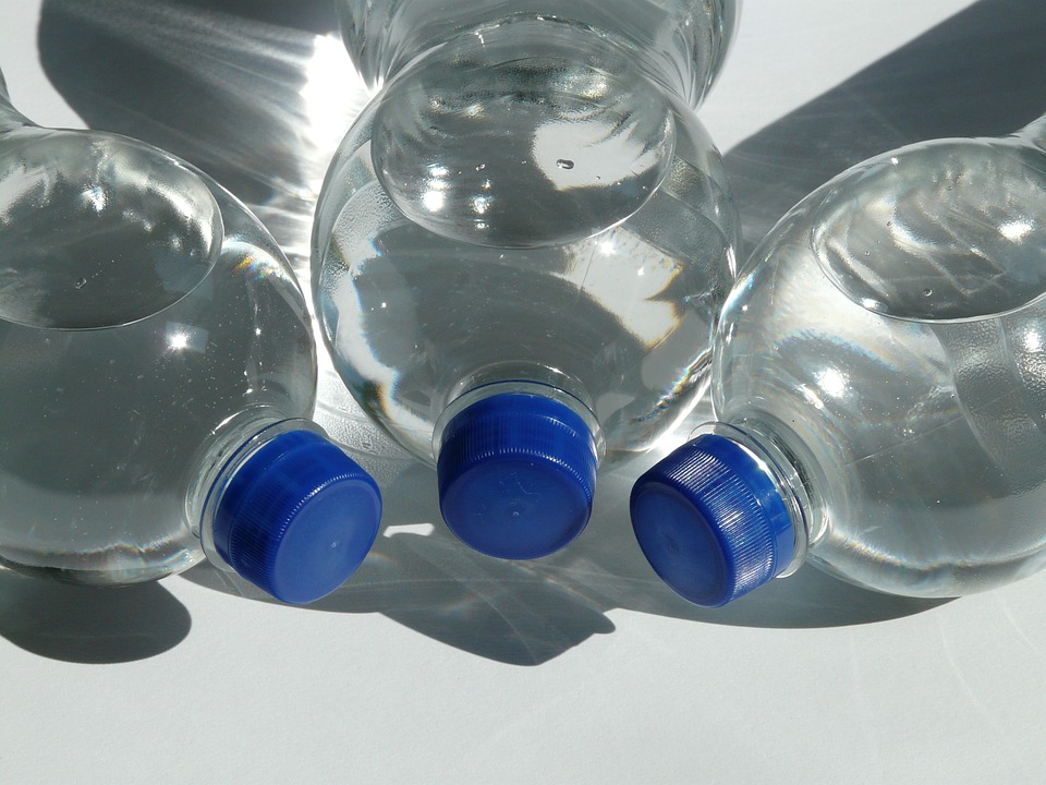 Пассажирам метро и Московского центрального кольца раздали 6 тысяч бутылок воды