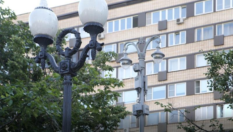 Фонарные столбы двойного назначения в центре Москвы приведут к единому стилю